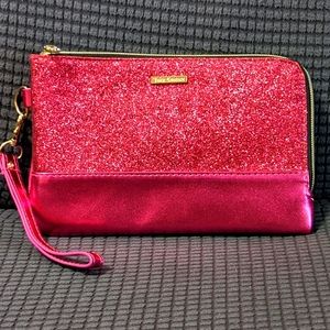 Juicy clutch with battery pack